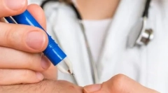 Hogyan gyorsan és biztonságosan húzza meg a kullancsot vagy a kisállatát